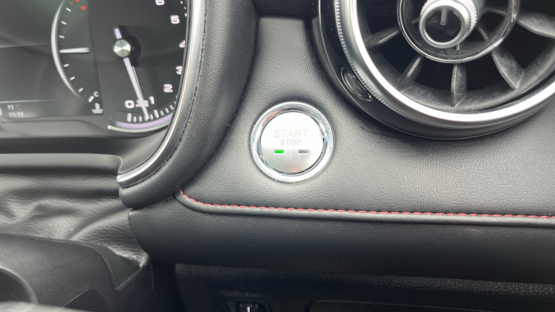 MG Hs 1.5 T-GDI Exclusive 5dr Petrol Hatchback